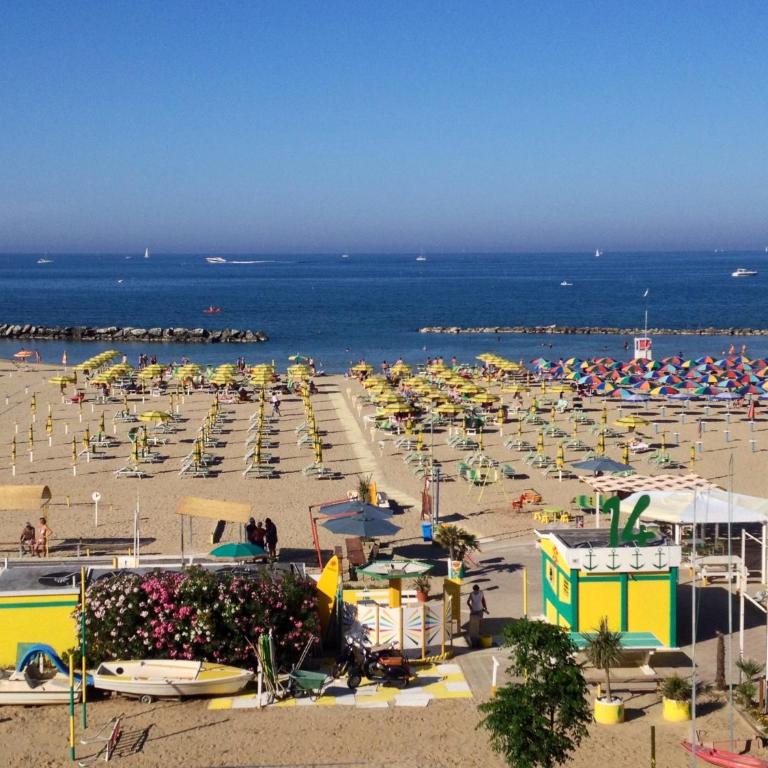 Hotel Tritone Rimini - Double Room with Balcony and Front Sea View - 9
