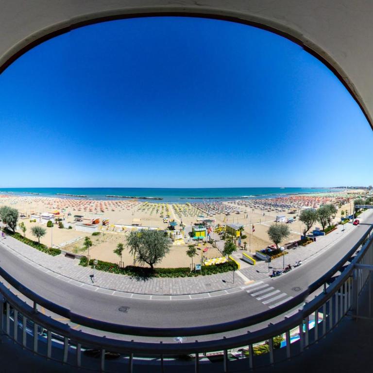 Hotel Tritone Rimini - Double Room with Balcony and Front Sea View - 7