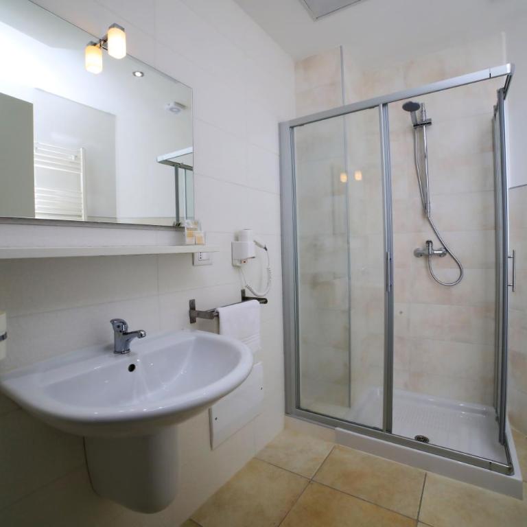 Palazzo Greco B&B - Quadruple Room with Balcony - 14