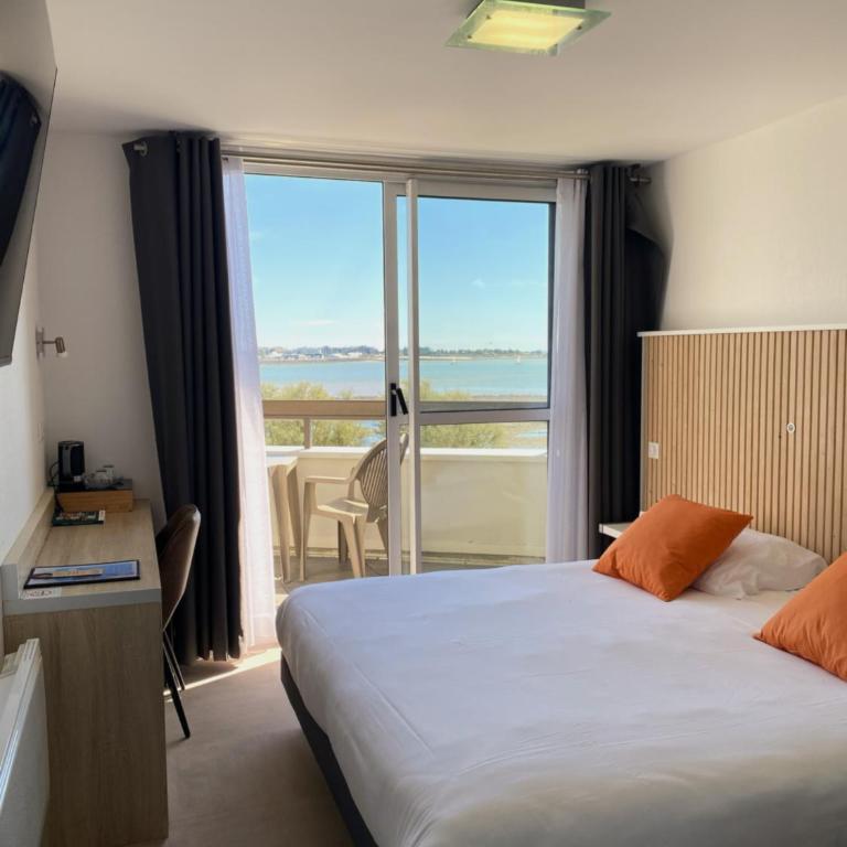 Logis Hôtel Le Rochelois - Chambre Double Deluxe avec Balcon - 1