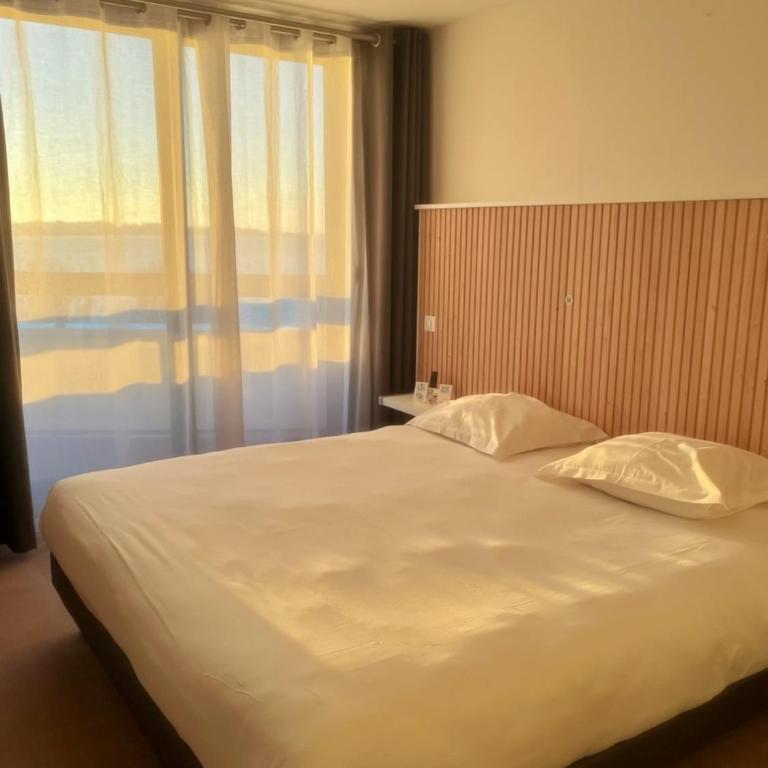 Logis Hôtel Le Rochelois - Chambre Double Deluxe avec Balcon - 4