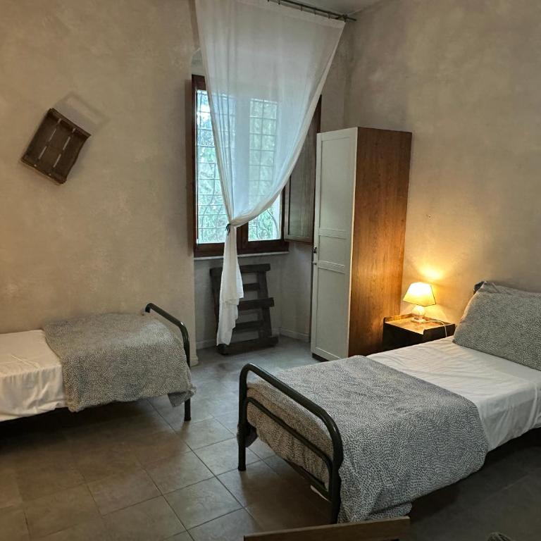 - Il Casale Toscano Guesthouse - 1900 mt from Pisa Tower - NO BREAKFAST & NO FRIDGE - Free parking - CHECK-IN FROM 3 PM - - Chambre Triple avec Salle de Bains Privative - 1