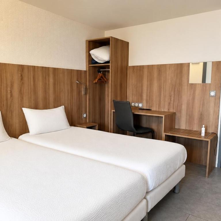 Kyriad - Narbonne Sud - Chambre Familiale avec 3 Lits Simples - 1