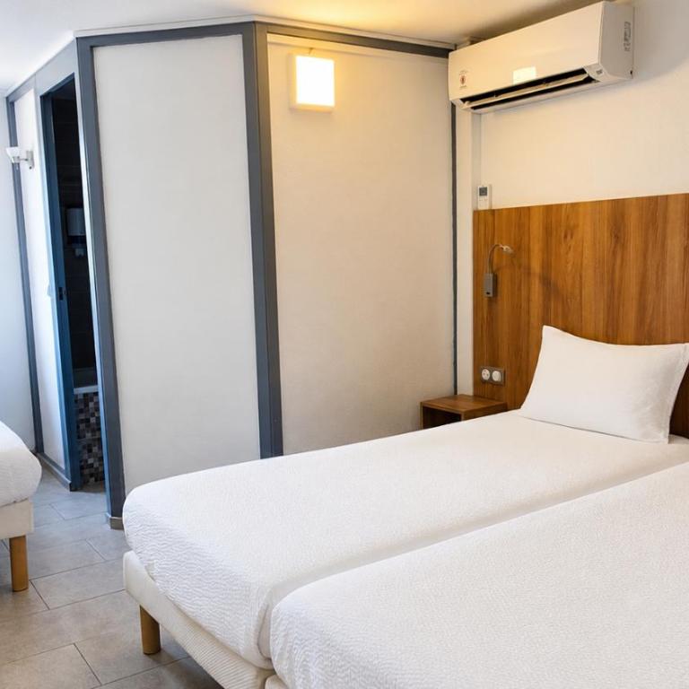 Kyriad - Narbonne Sud - Chambre Familiale avec 3 Lits Simples - 2