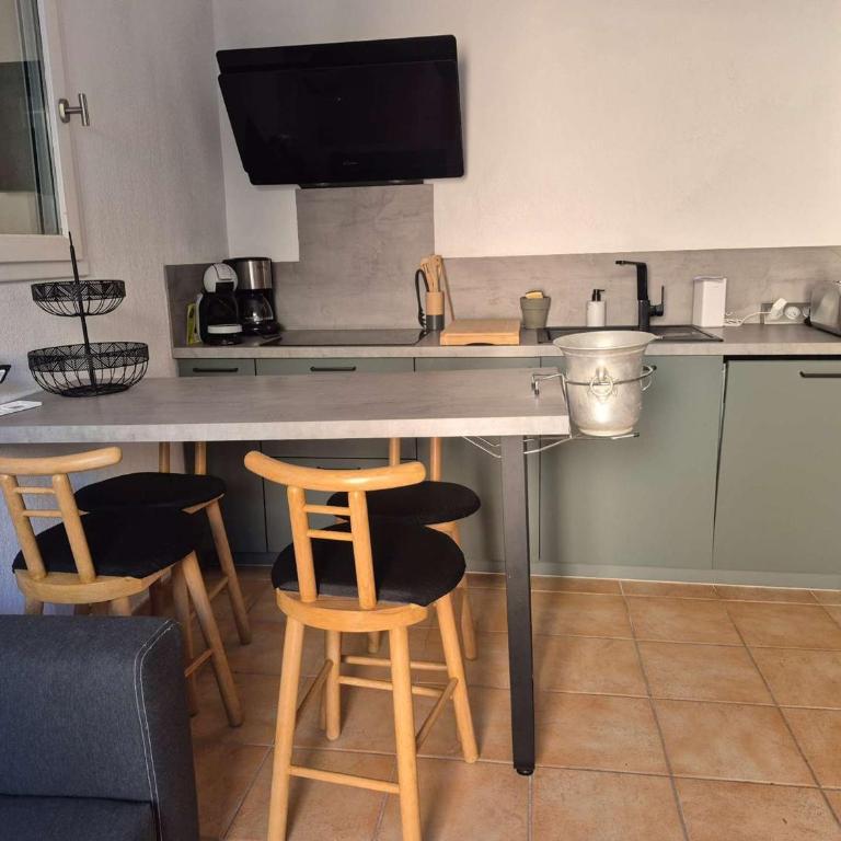 Maison climatisée avec piscine et parking - 4 pers. - Appartement 2 Chambres - 5