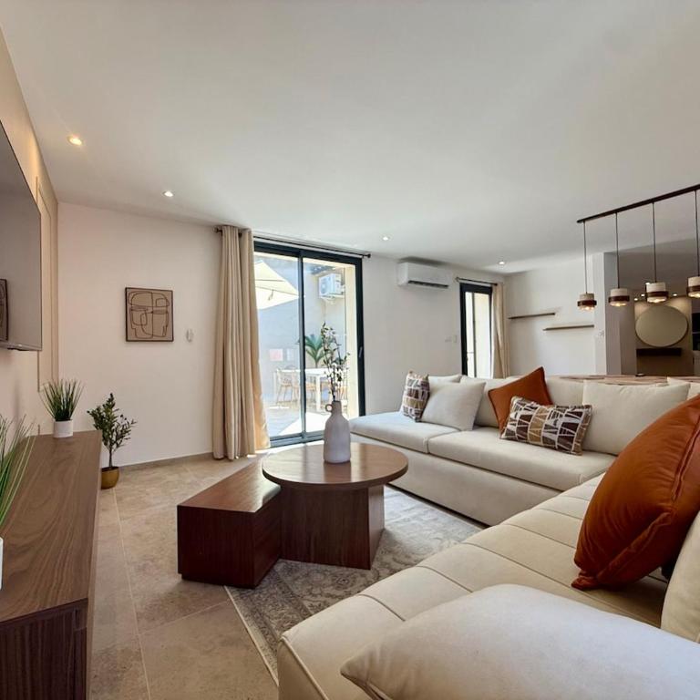 Le Patio Henri - Clim, suite & cour privée - Appartement 3 Chambres Deluxe - 1