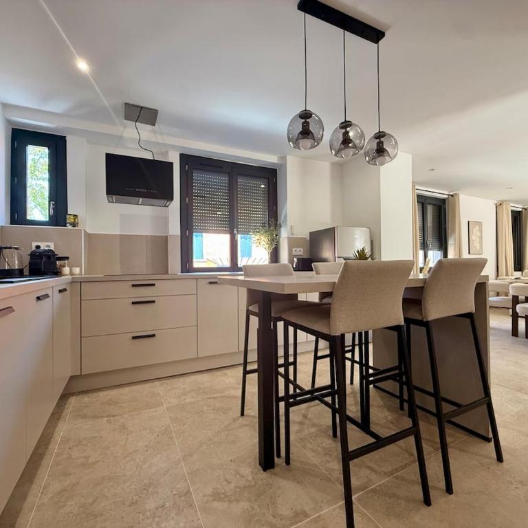 Le Patio Henri - Clim, suite & cour privée - Appartement 3 Chambres Deluxe - 21