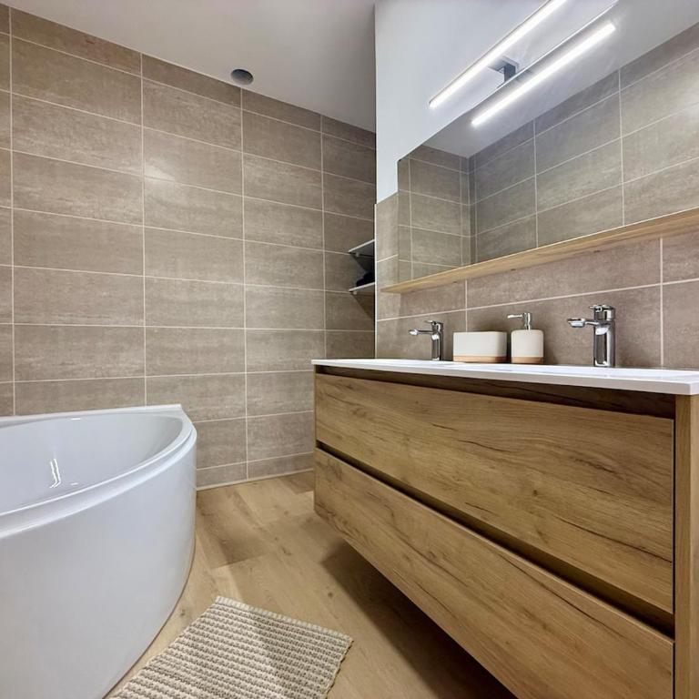 Le Patio Henri - Clim, suite & cour privée - Appartement 3 Chambres Deluxe - 24