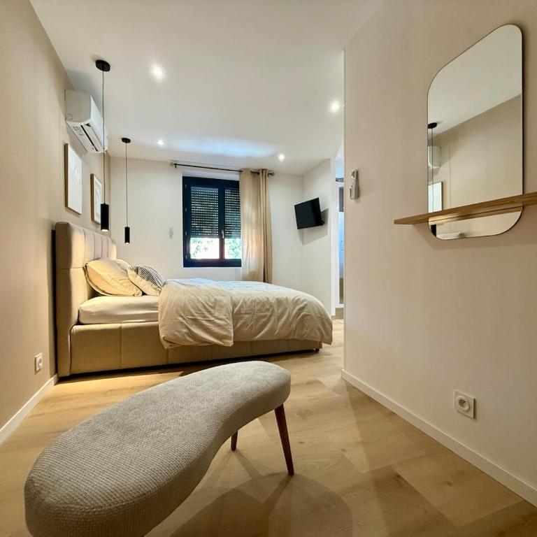 Le Patio Henri - Clim, suite & cour privée - Appartement 3 Chambres Deluxe - 27