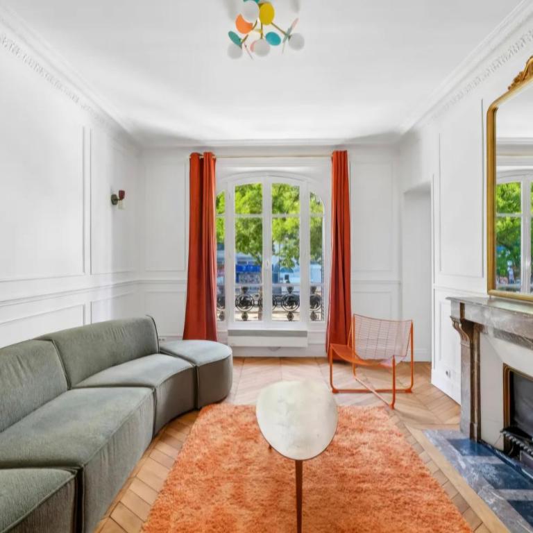 Élégant appartement typique Parisien haussmannien de 106 m2 Bassin de la Villette - Apartamento de 2 dormitorios - 1