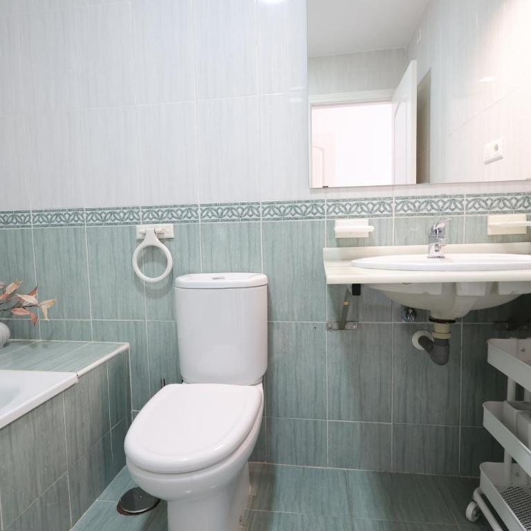 AE7 - Townhouse for 5 with Private Garage and Year-Round Pool - Terrace and AC - Casa - 15