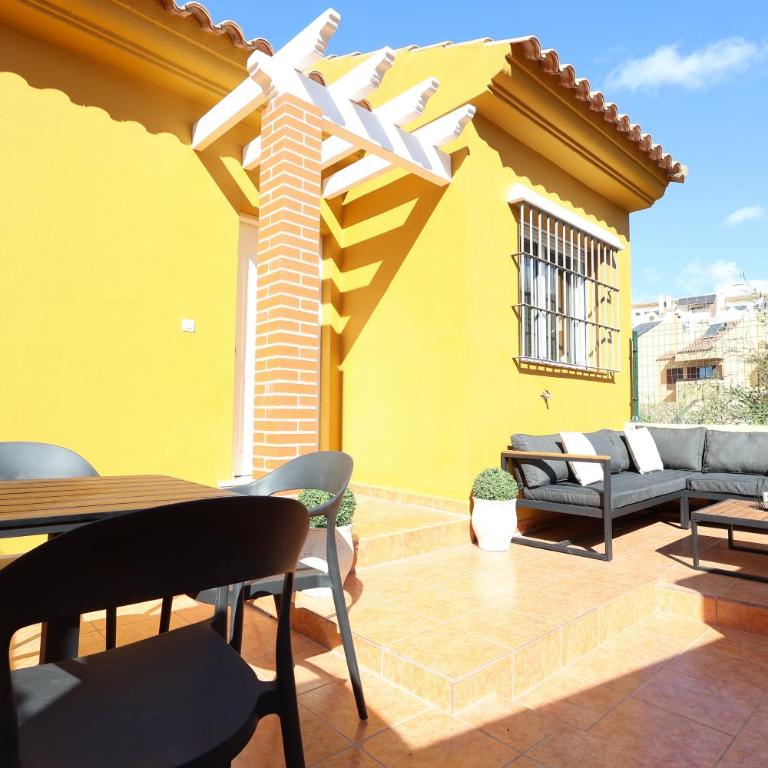 AE7 - Townhouse for 5 with Private Garage and Year-Round Pool - Terrace and AC - Casa - 20