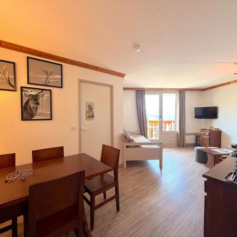 Superbe T2 avec piscine et vue - Pied des pistes - Appartement 1 Chambre avec Balcon et Vue sur les Montagnes - 10