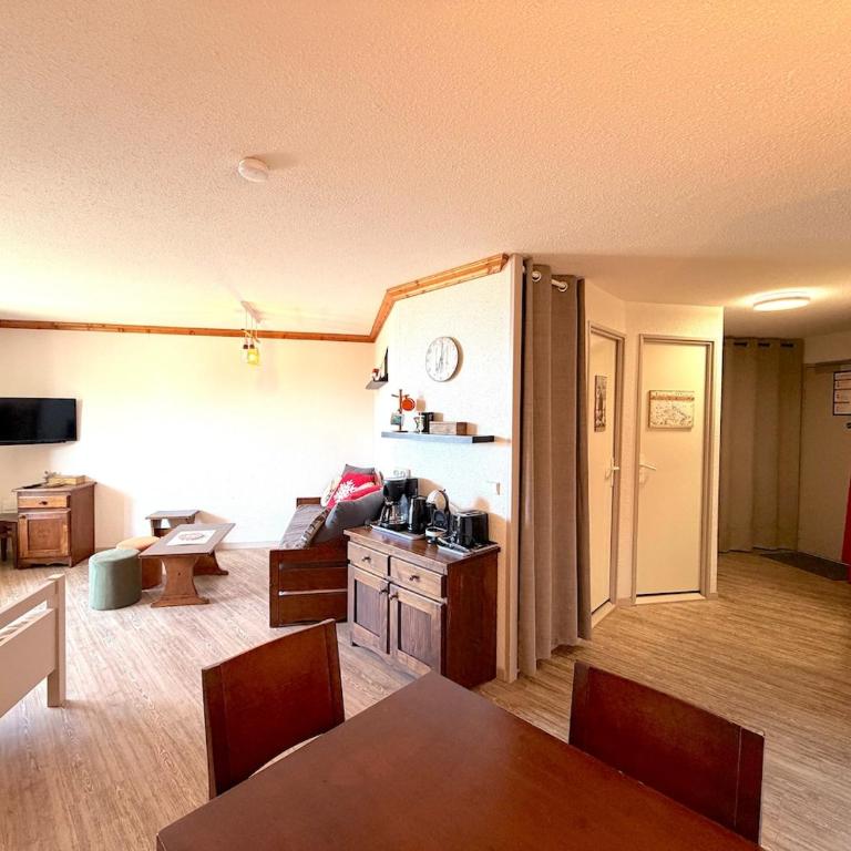 Superbe T2 avec piscine et vue - Pied des pistes - Appartement 1 Chambre avec Balcon et Vue sur les Montagnes - 5