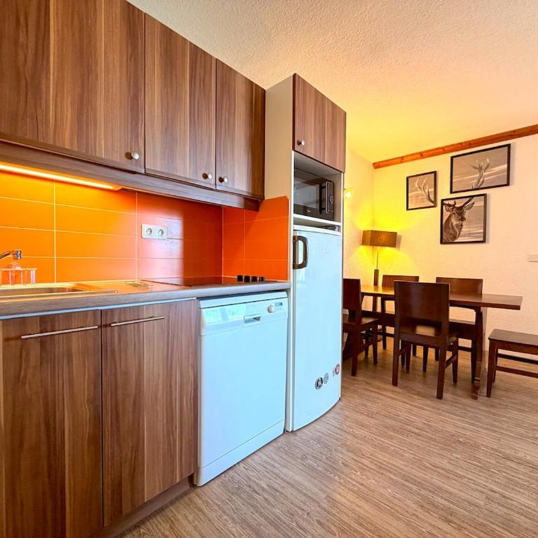 Superbe T2 avec piscine et vue - Pied des pistes - Appartement 1 Chambre avec Balcon et Vue sur les Montagnes - 16