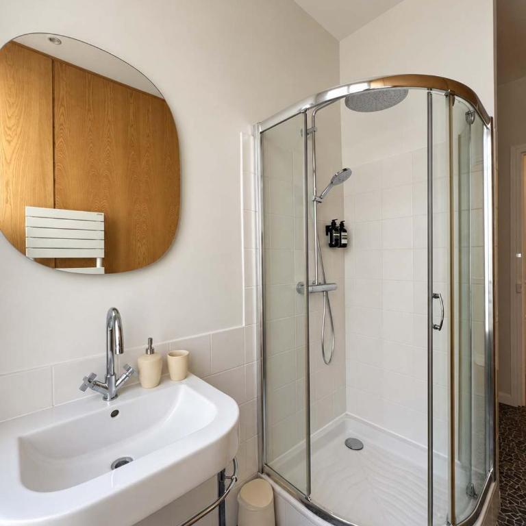 Refined Montaigne 2BR Suite 6P - Appartement 3 Chambres - 11