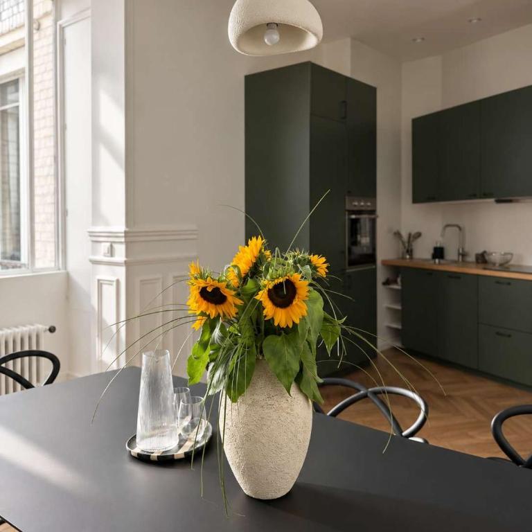 Refined Montaigne 2BR Suite 6P - Appartement 3 Chambres - 16