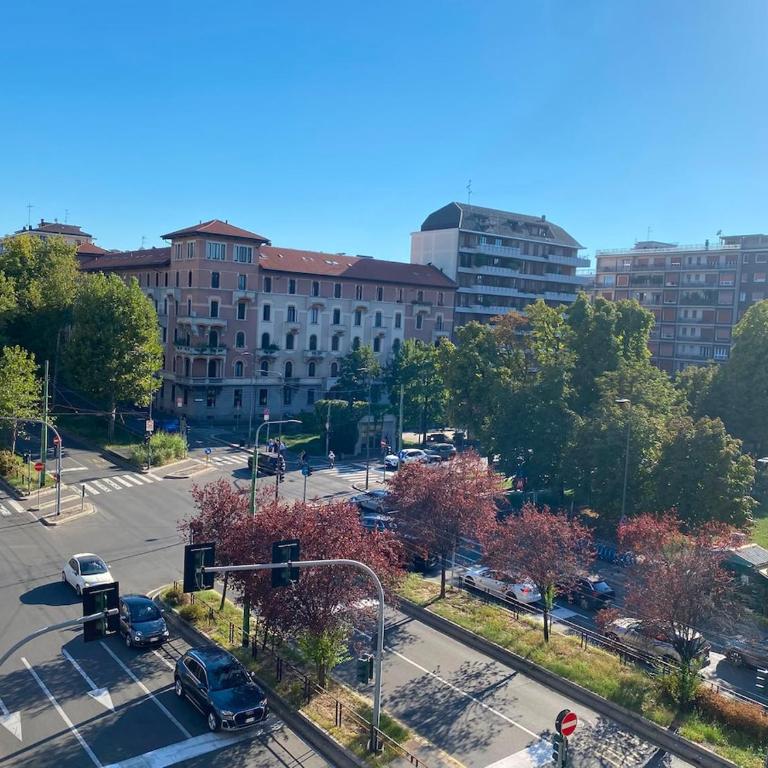 Luxurious and spacious central residence near the metro - Three-Bedroom Apartment - 21