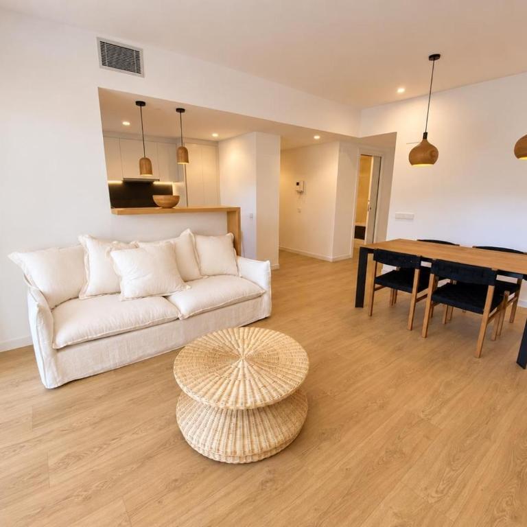Apartamento nuevo, equipado y decorado con estilo - Two-Bedroom Apartment - 40