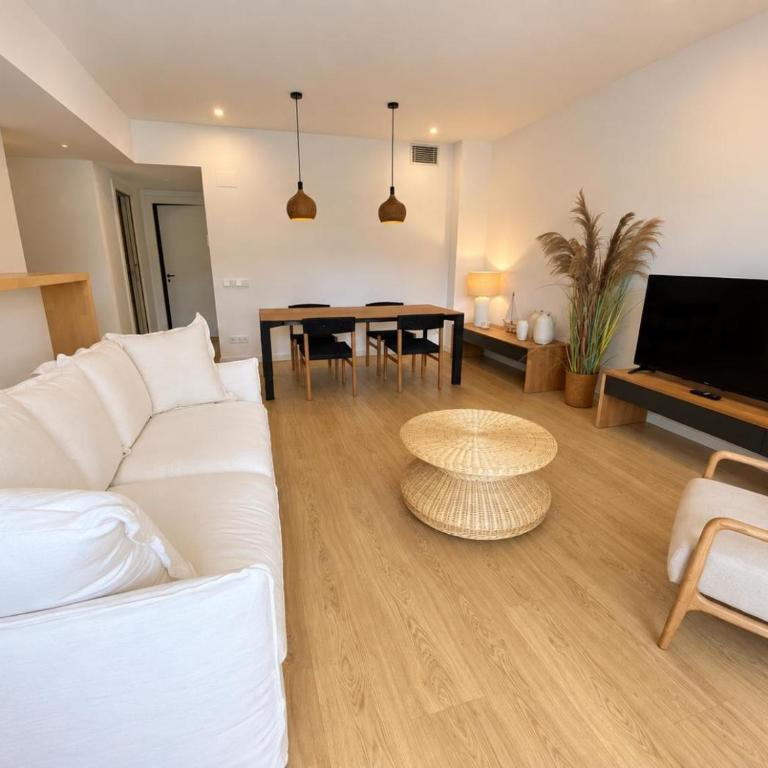Apartamento nuevo, equipado y decorado con estilo - Two-Bedroom Apartment - 53