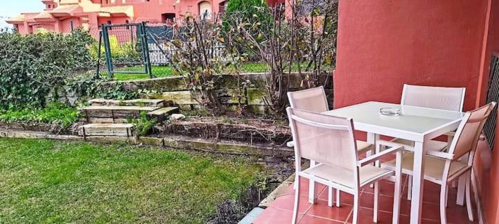 Apartamento espacioso con piscina muy tranquilo y jardines cercano a la playa - Apartamento de 2 dormitorios - 17
