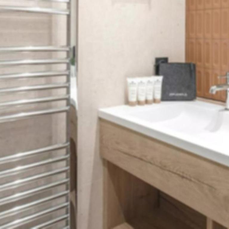 Luxury Penthouse • Jacuzzi • 2 Min to Ski Lift - Apartment - 10