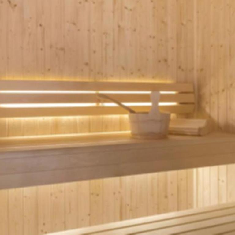 Luxury Penthouse • Jacuzzi • 2 Min to Ski Lift - Apartment - 7