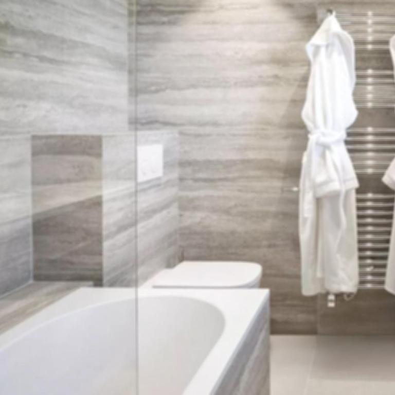 Luxury Penthouse • Jacuzzi • 2 Min to Ski Lift - Apartment - 2