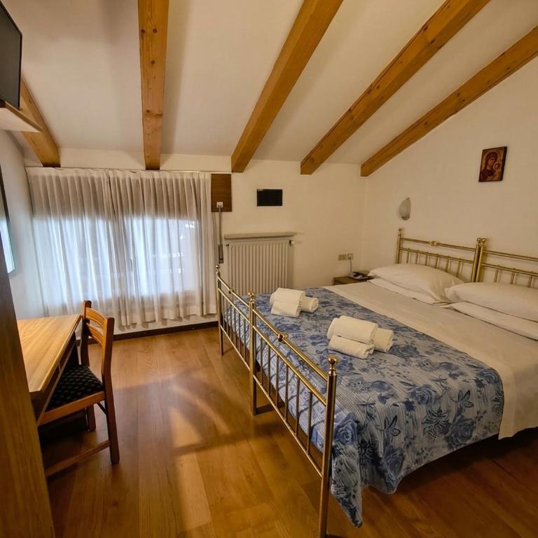 Hotel Sella Ronda Serenella - A 50 mt dalle piste da sci - Camera Matrimoniale Economy - 2