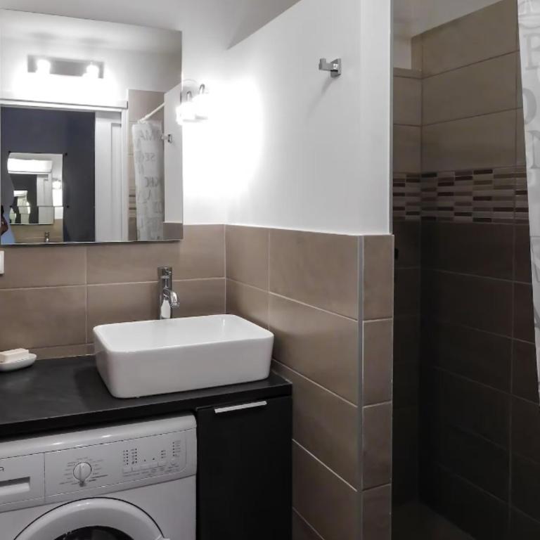 Cozy 1-Bedroom Chamonix Ski Retreat - Appartement 1 Chambre - 3