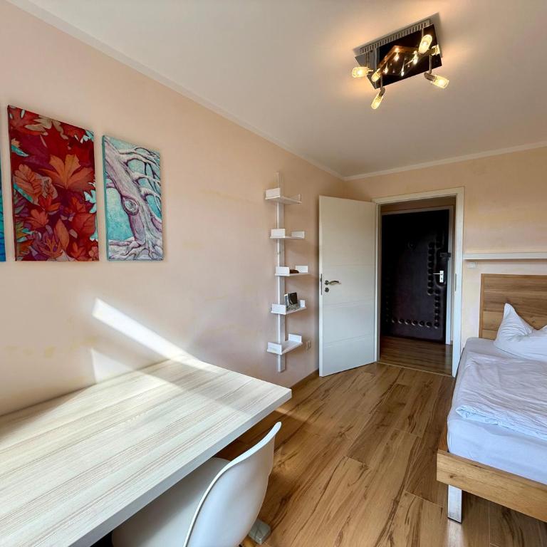 Modern renovated room with direct public transport to Oktoberfest - Budget Single Room - 1