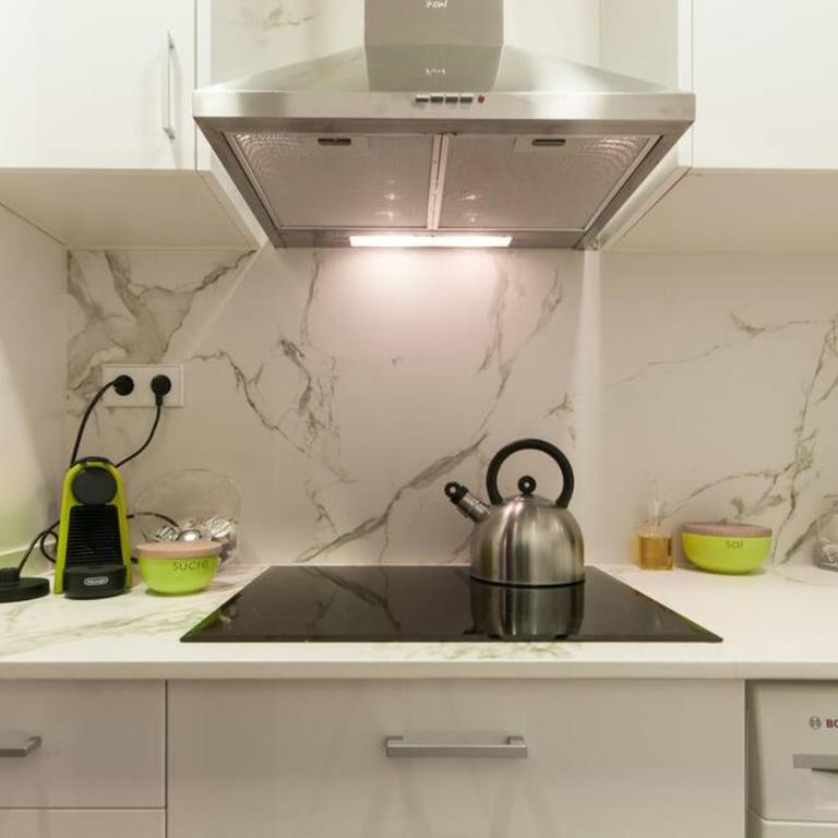 Historic Gothic 3BR2BA AC Work Desk - Apartment - 36