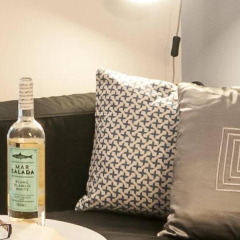 Quiet Central 2BR for 3 - Apartamento - 20