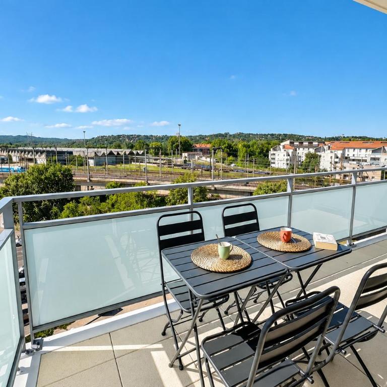 Private Parking - Balcony - Comfort & Light - Two-Bedroom Apartment - 2