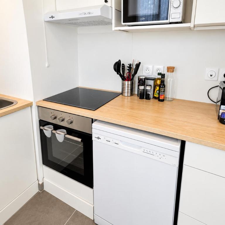 Private Parking - Balcony - Comfort & Light - Two-Bedroom Apartment - 15