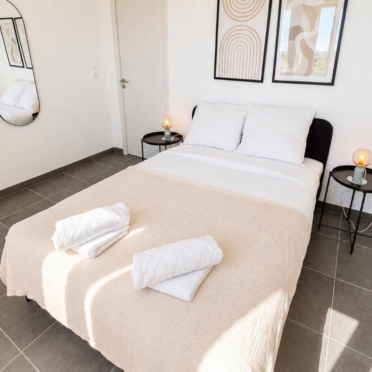 Private Parking - Balcony - Comfort & Light - Two-Bedroom Apartment - 3