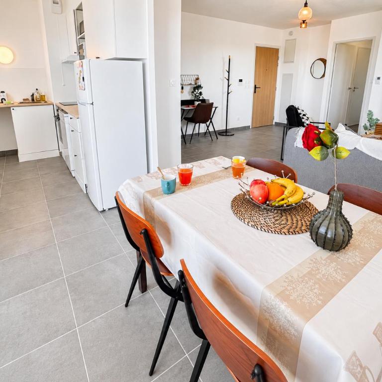 Private Parking - Balcony - Comfort & Light - Two-Bedroom Apartment - 12