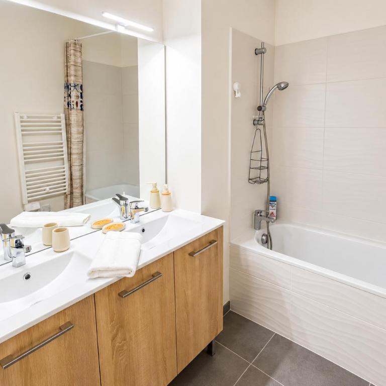 Private Parking - Balcony - Comfort & Light - Two-Bedroom Apartment - 25