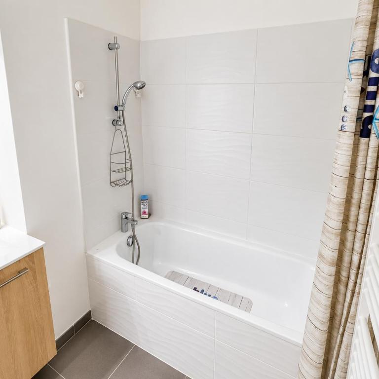Private Parking - Balcony - Comfort & Light - Two-Bedroom Apartment - 24