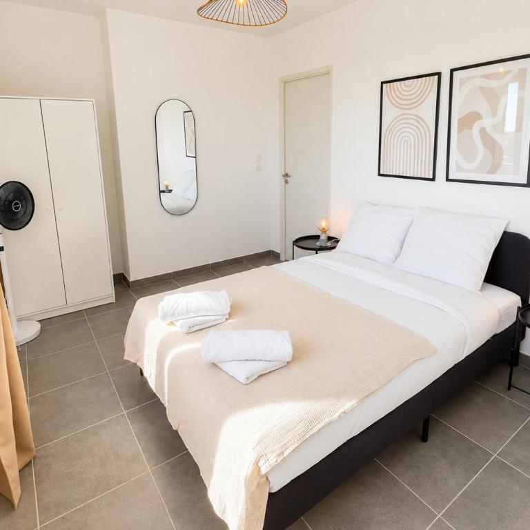 Private Parking - Balcony - Comfort & Light - Two-Bedroom Apartment - 21