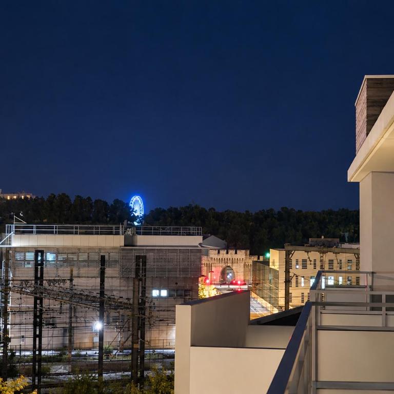 Private Parking - Balcony - Comfort & Light - Two-Bedroom Apartment - 38