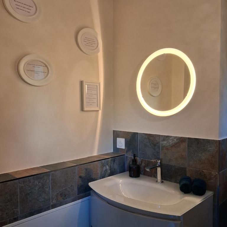Renovated 30 m2 studio garden AC and parking - One-Bedroom Apartment - 14