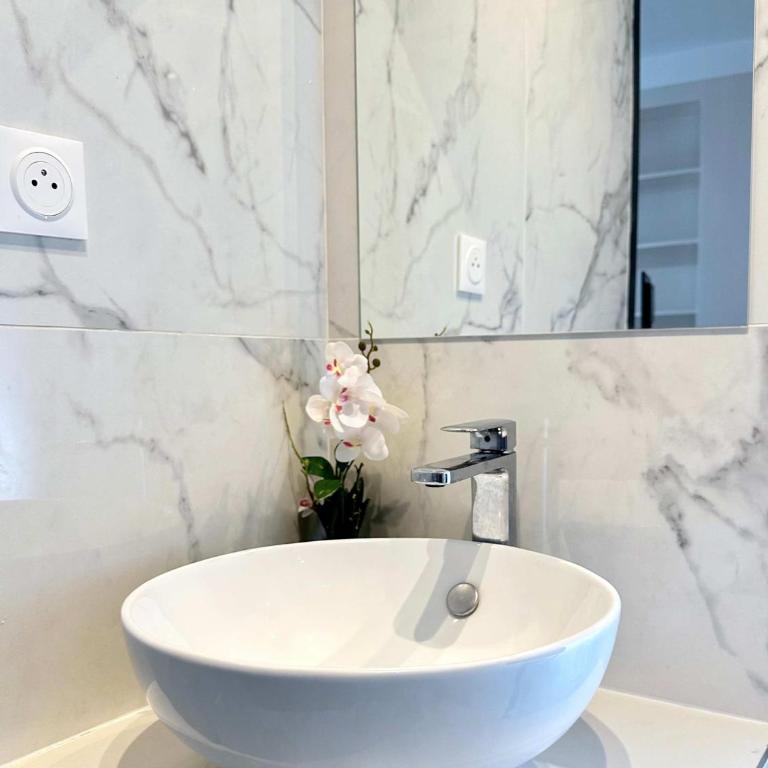 Elegant 2BR 6P steps from Champs Elysees - Appartement - 33