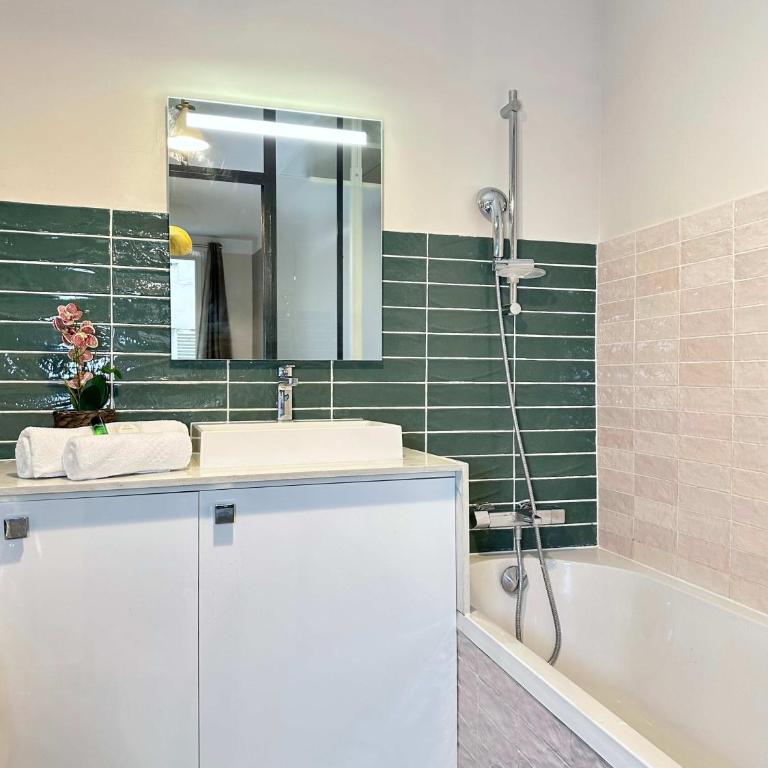 Elegant 2BR 6P steps from Champs Elysees - Appartement - 4