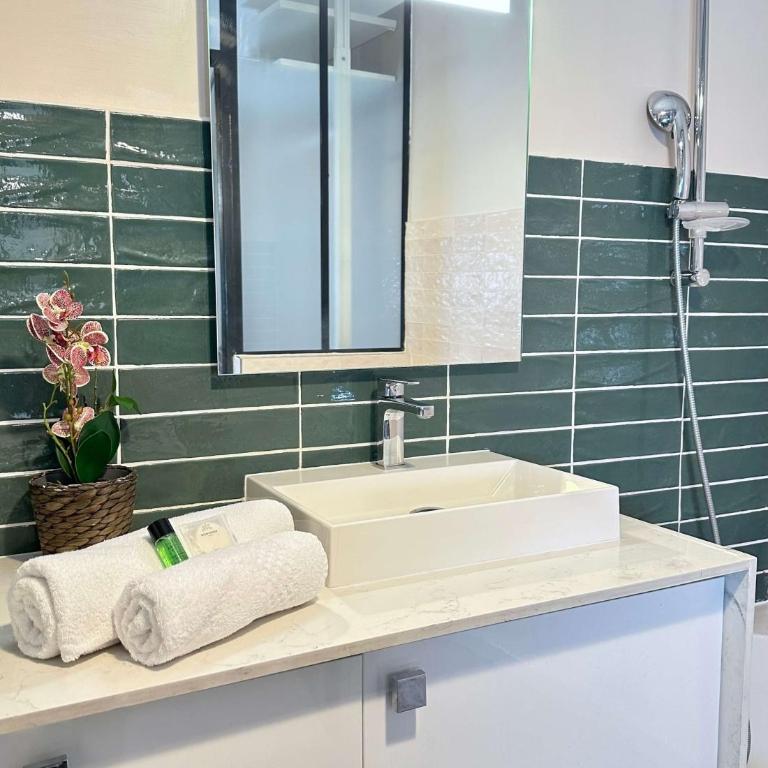 Elegant 2BR 6P steps from Champs Elysees - Appartement - 35