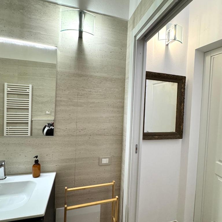 Rosalino Home - Studio with Balcony - 11