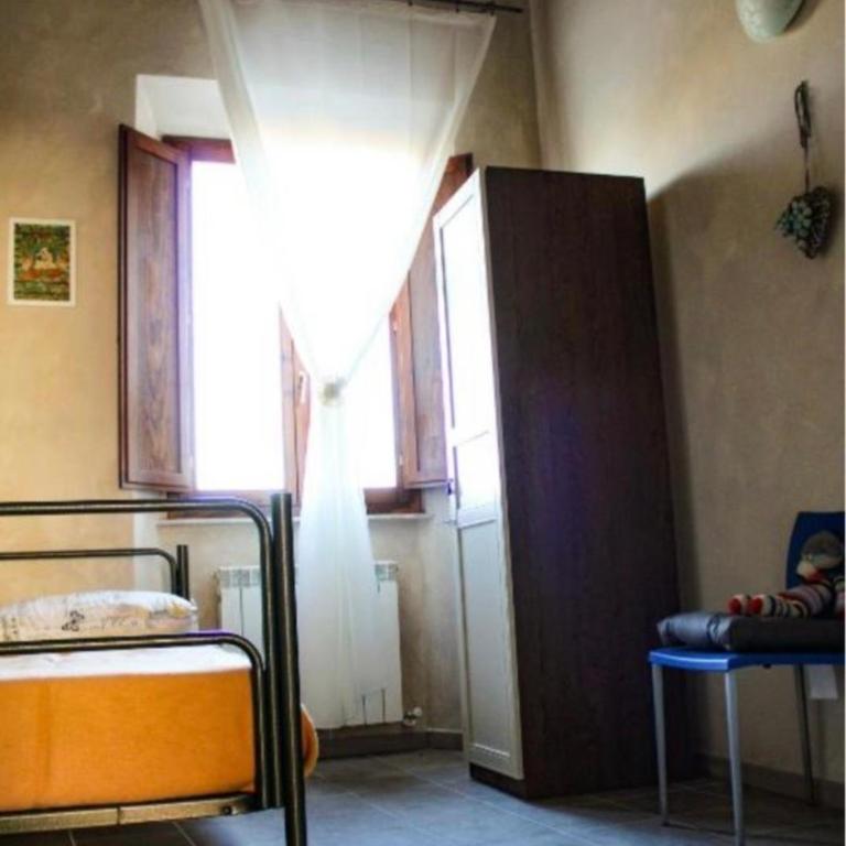 - Il Casale Toscano Guesthouse - 1900 mt from Pisa Tower - NO BREAKFAST & NO FRIDGE - Free parking - CHECK-IN FROM 3 PM - - Chambre Triple avec Salle de Bains Privative - 4