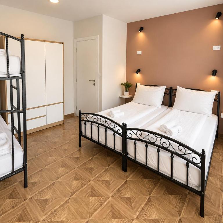 SARAVIBE - Free Parking - Two-Bedroom Apartment - 3