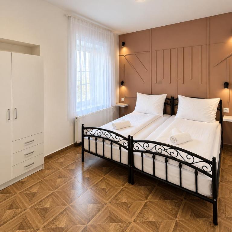 SARAVIBE - Free Parking - Two-Bedroom Apartment - 4