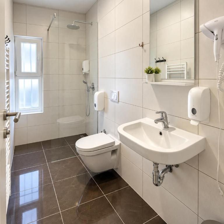 SARAVIBE - Free Parking - Two-Bedroom Apartment - 6